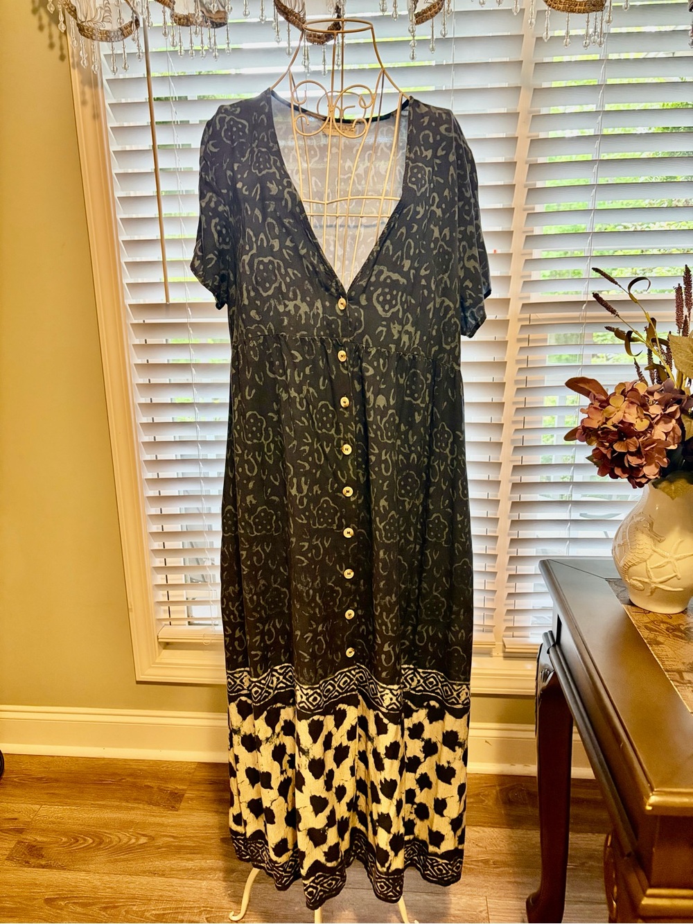 Natural Live Avery Navy Floral Midi Dress